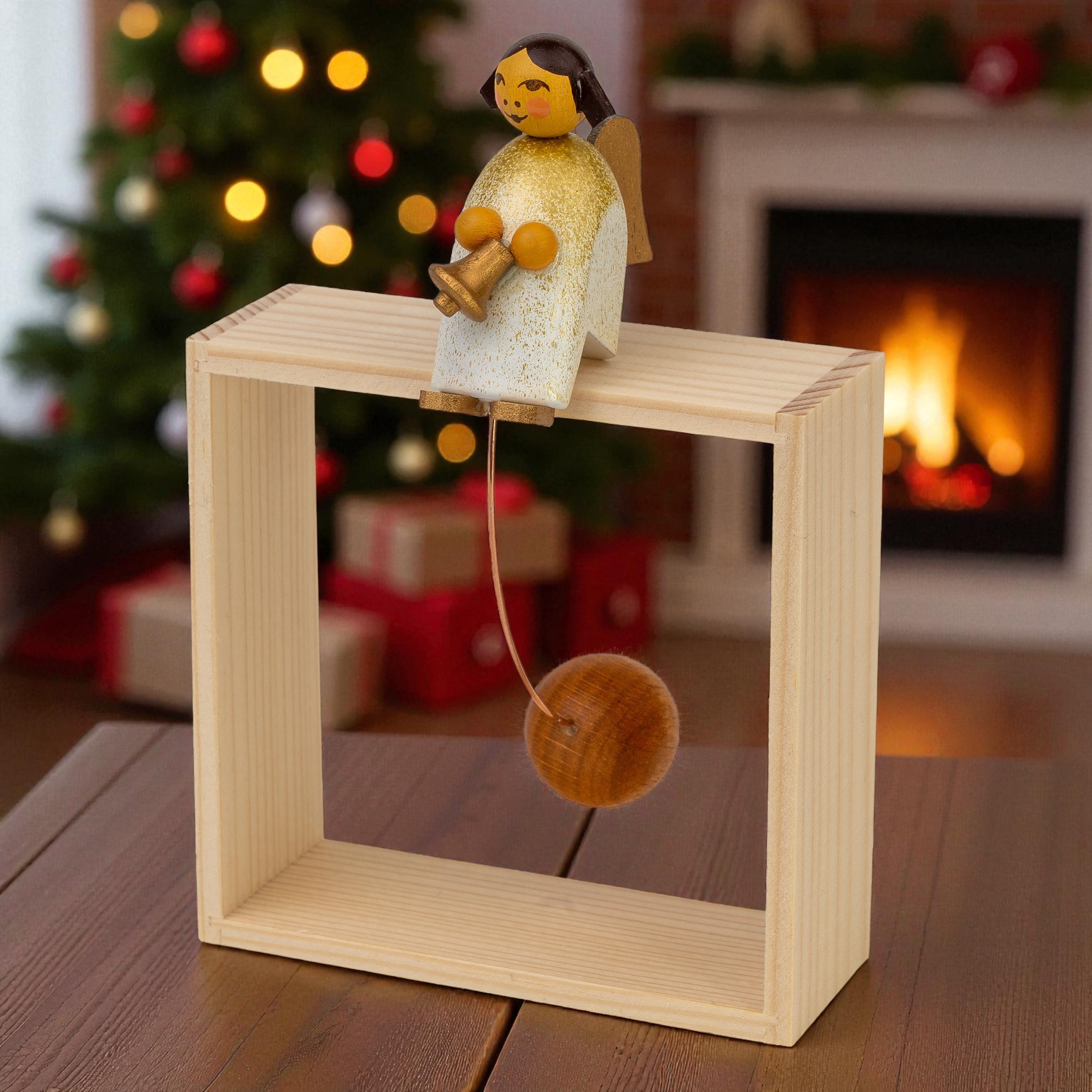 Engel goldfarbenen mit Glöckchen